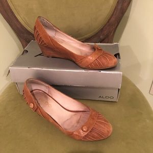 GUC Aldo Wedge Shoes